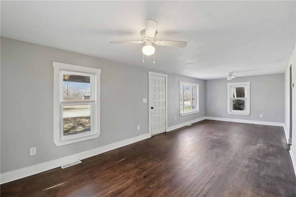 116 West 3rd Street Tonganoxie, KS 66086 - Photo 4 of 25