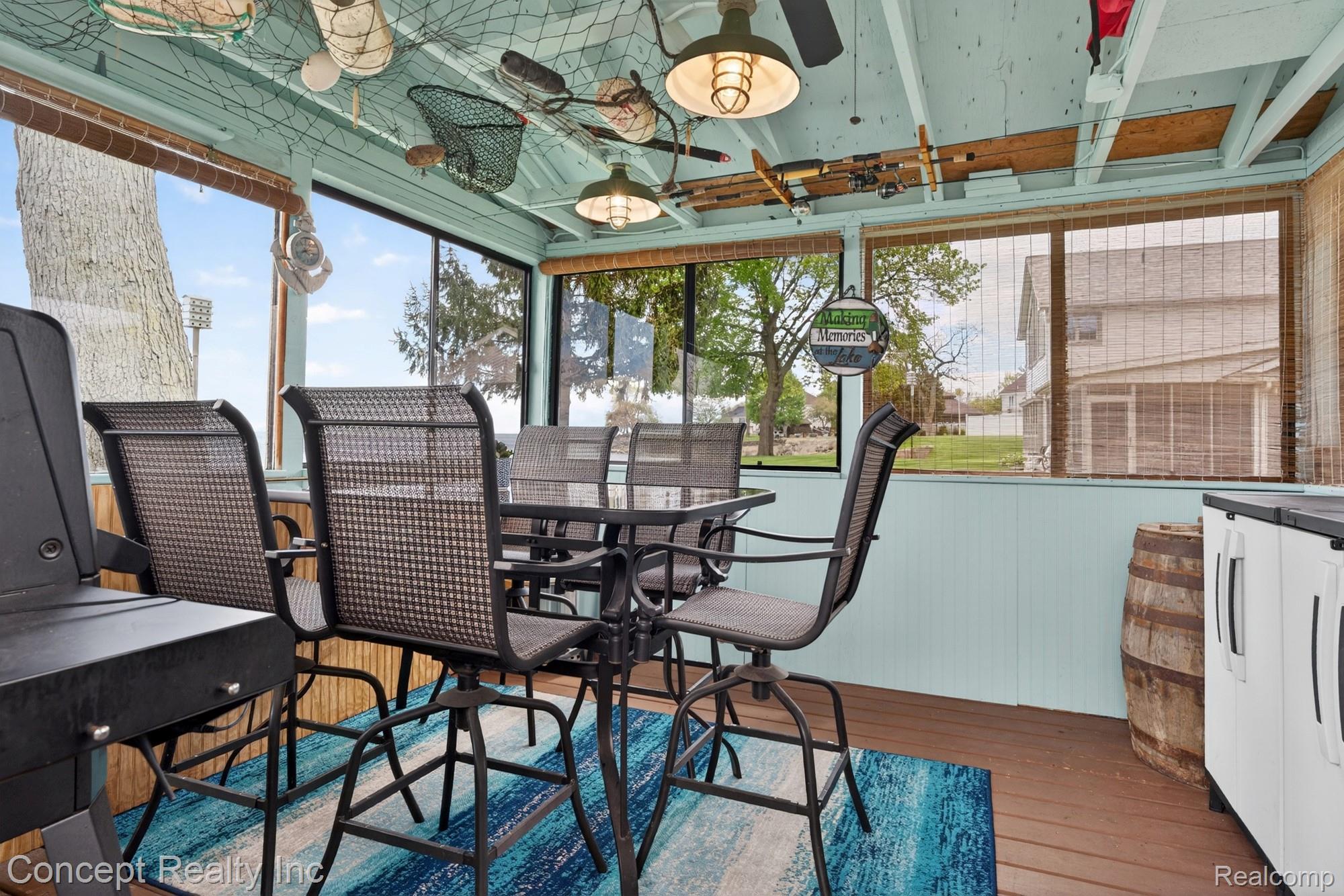 4720 Long Road Newport, MI 48166 - Photo 33 of 46 Sunroom featuring wood-type flooring