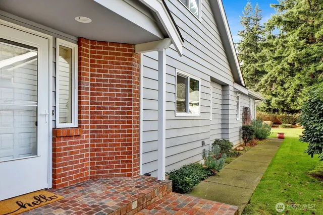 a view of house with backyard