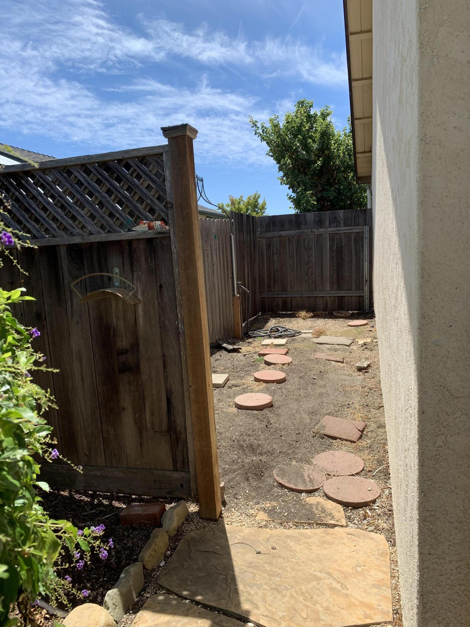277 Forest Drive Goleta, CA 93117 - Photo 17 of 18 a backyard of a house