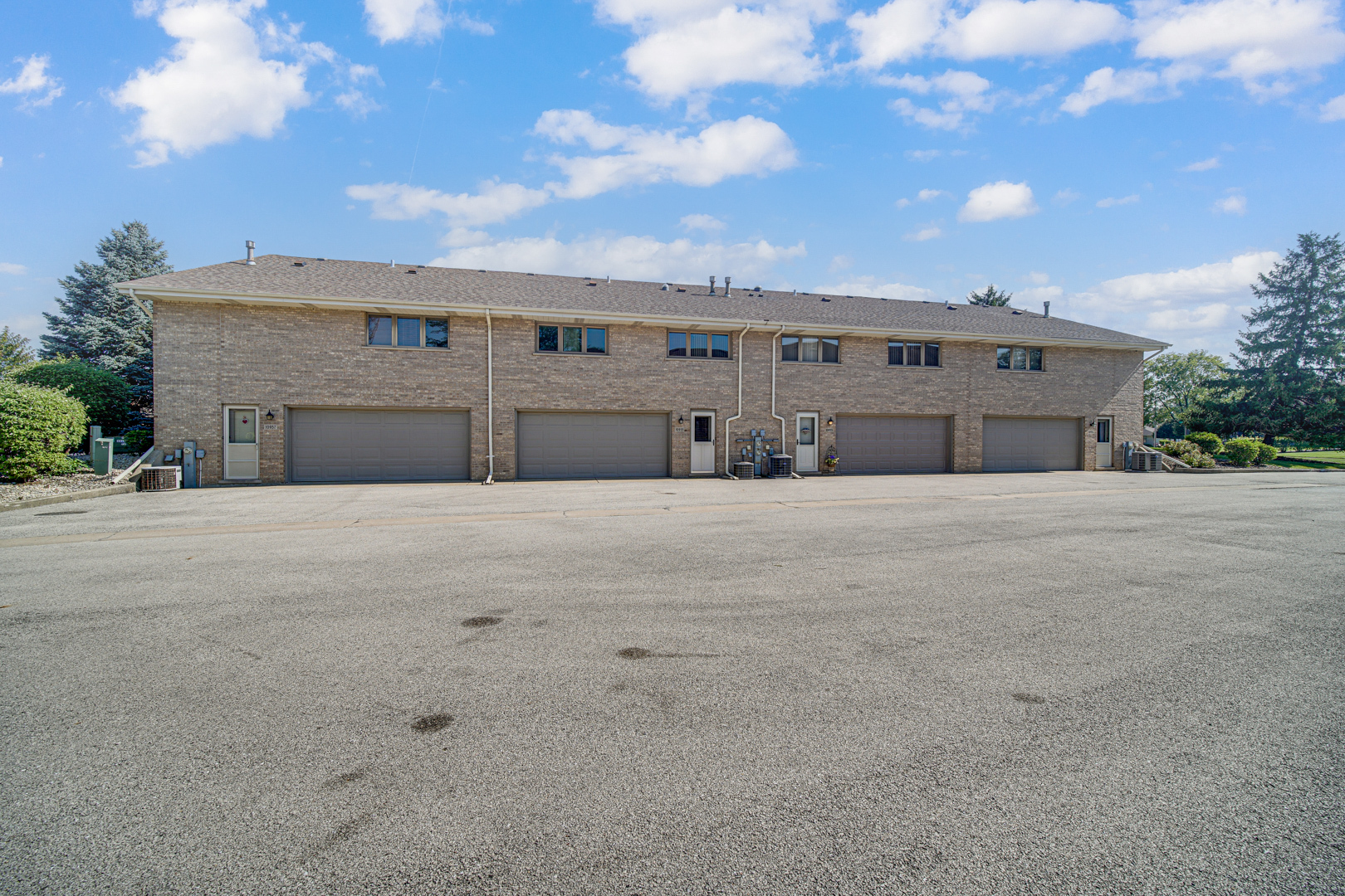 10935 California Court, Unit 185 Orland Park, IL 60467 - Photo 3 of 14