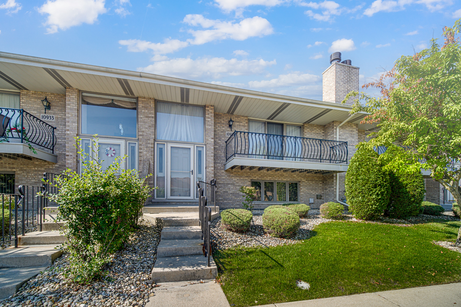 10935 California Court, Unit 185 Orland Park, IL 60467 - Photo 4 of 14