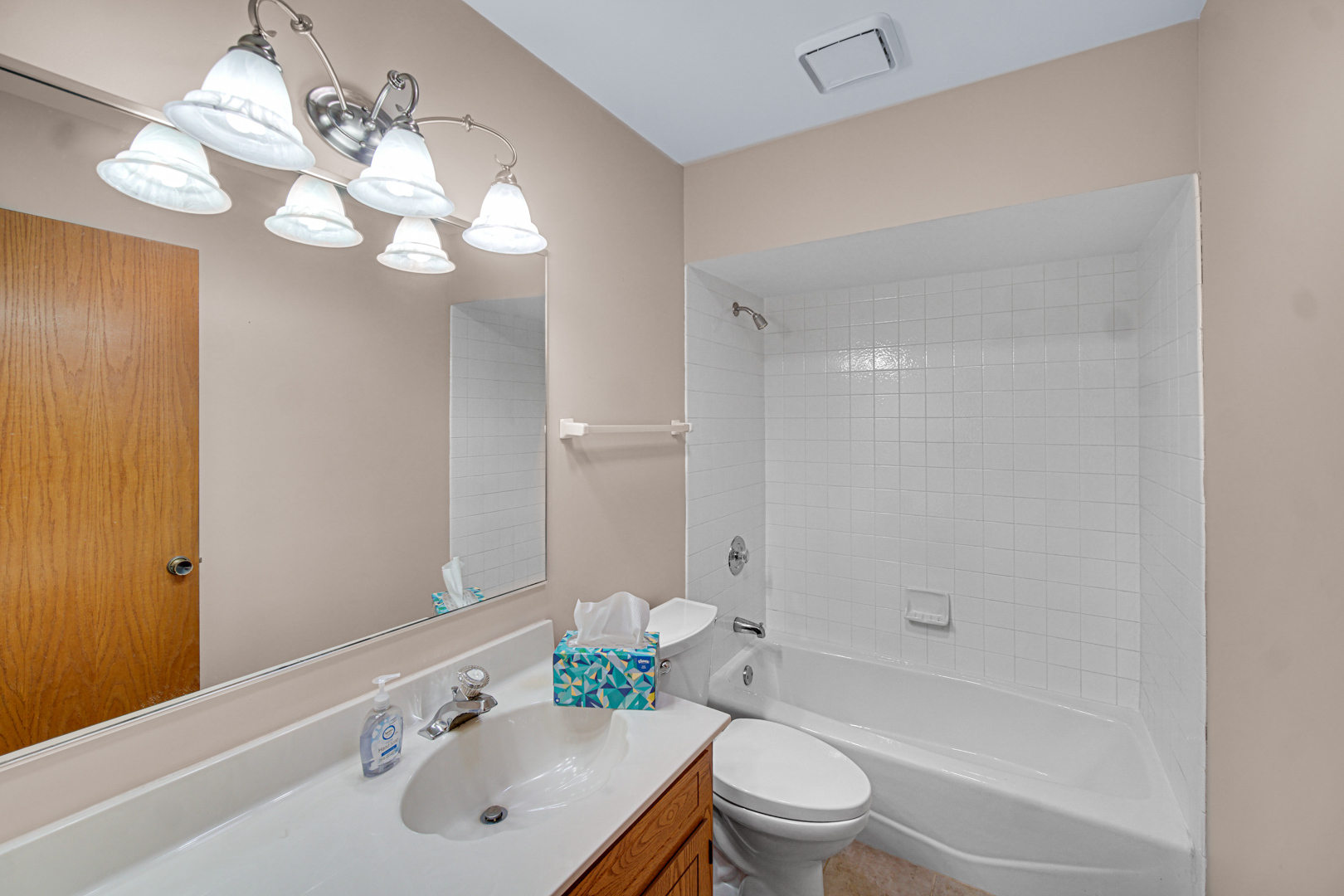 10935 California Court, Unit 185 Orland Park, IL 60467 - Photo 8 of 14