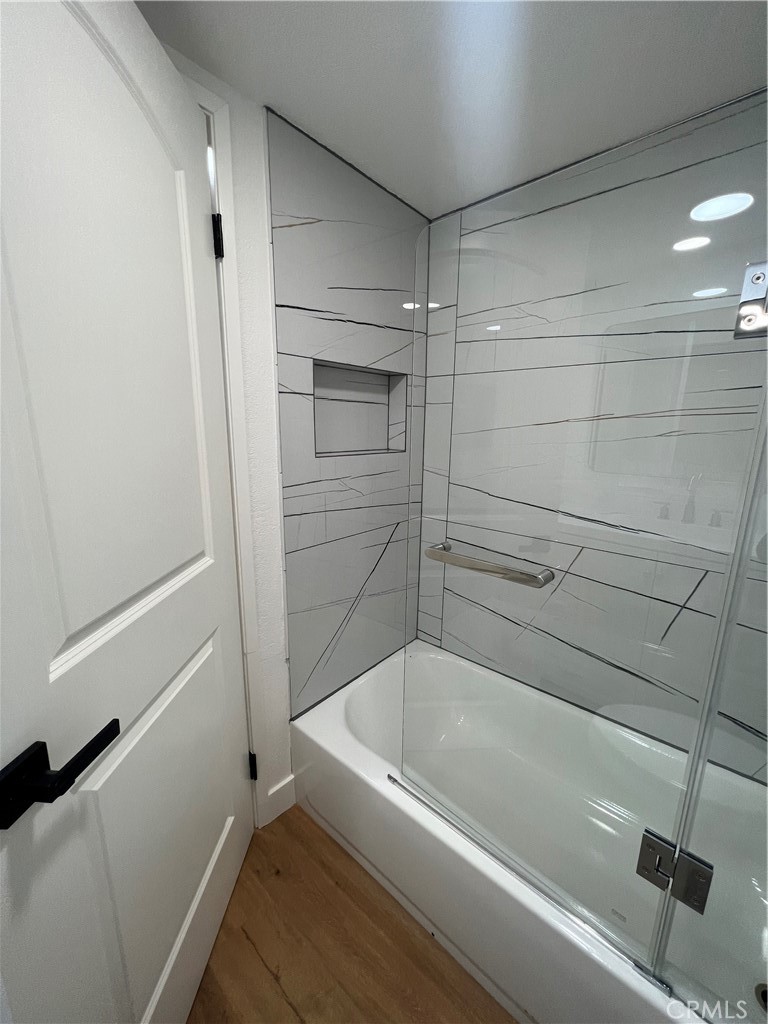 1731 East 68th Street Long Beach, CA 90805 - Photo 20 of 27 a bathroom with a bathtub