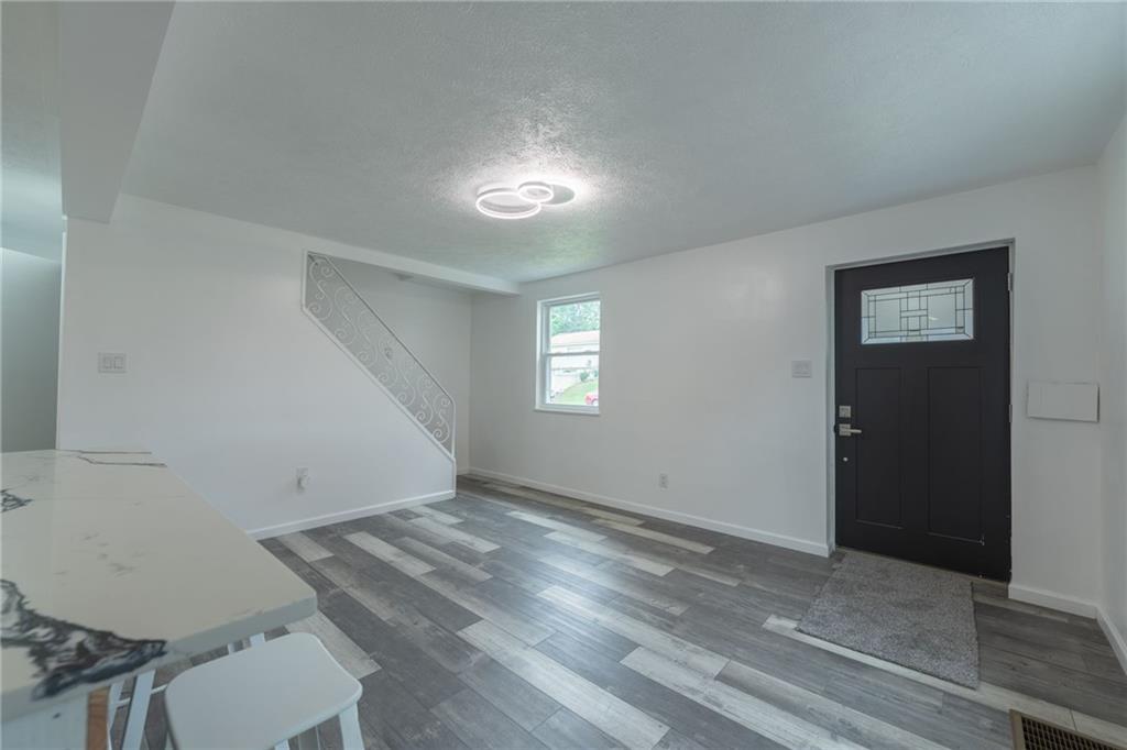 1316 Barkley Road McKeesport, PA 15133 - Photo 7 of 31