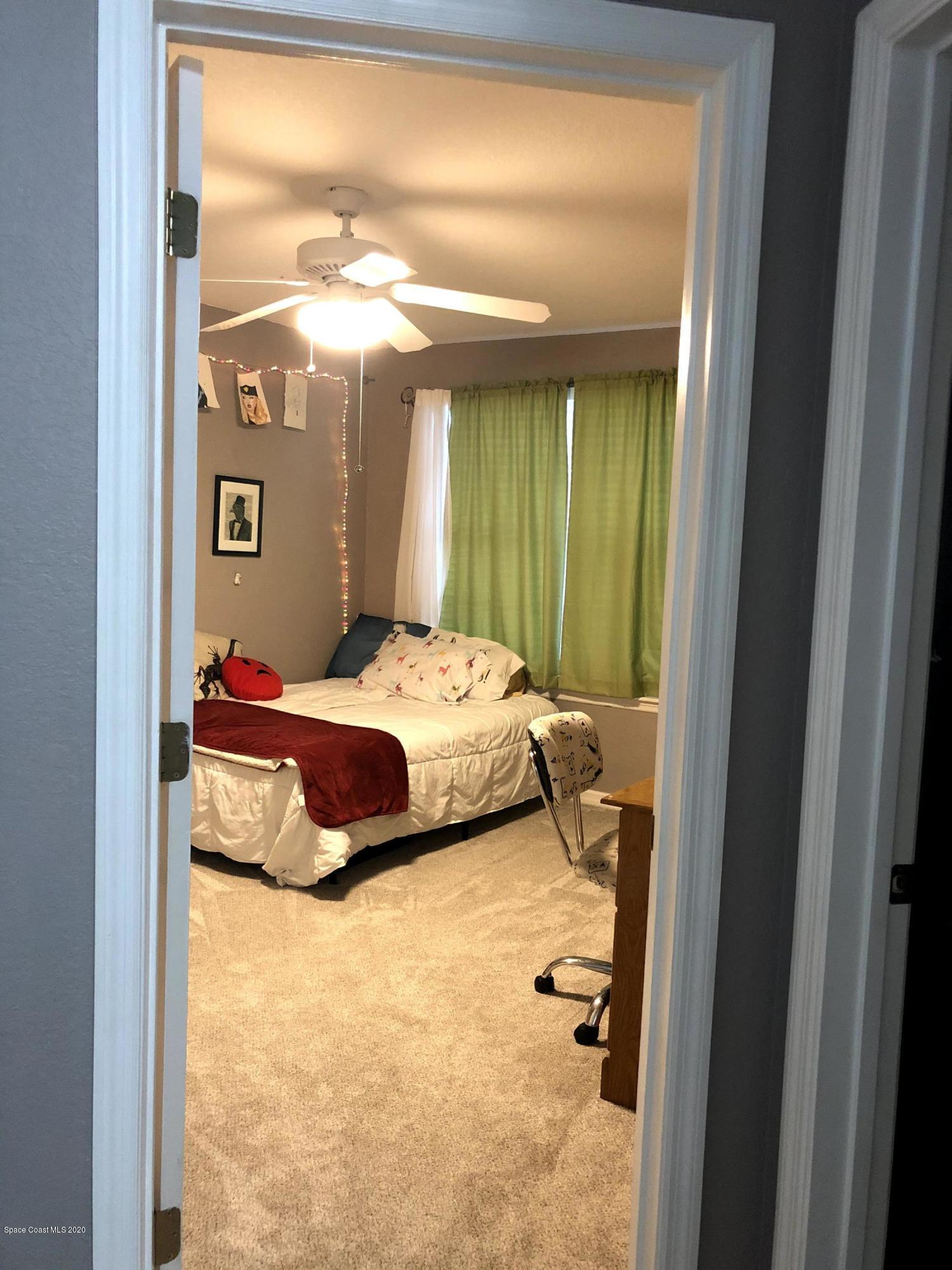 100 Turpial Way, Unit 107 Melbourne, FL 32901 - Photo 20 of 49 a bedroom with a bed and a window
