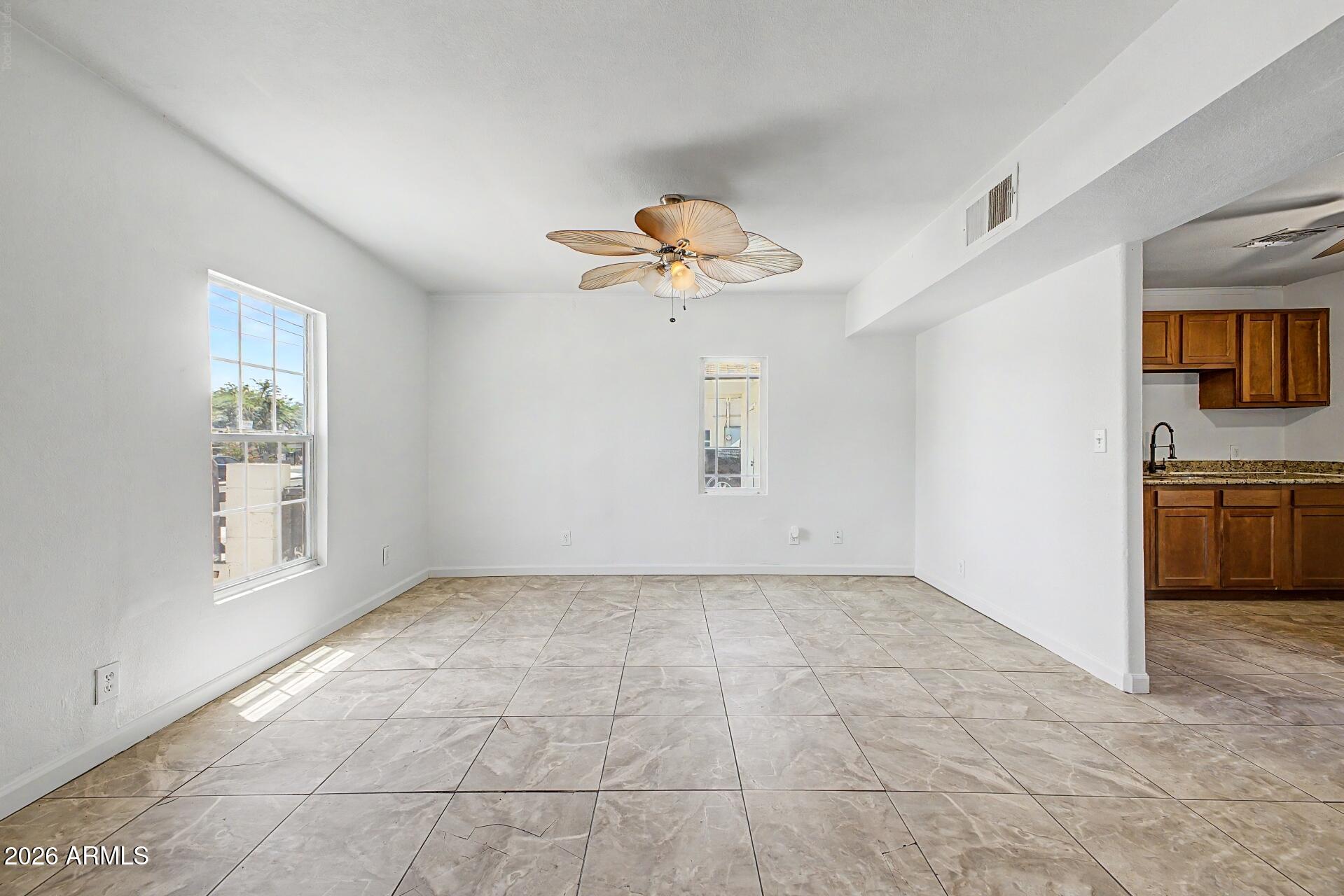 1010 East Chipman Road Phoenix, AZ 85040 - Photo 8 of 25 08 - Chipman