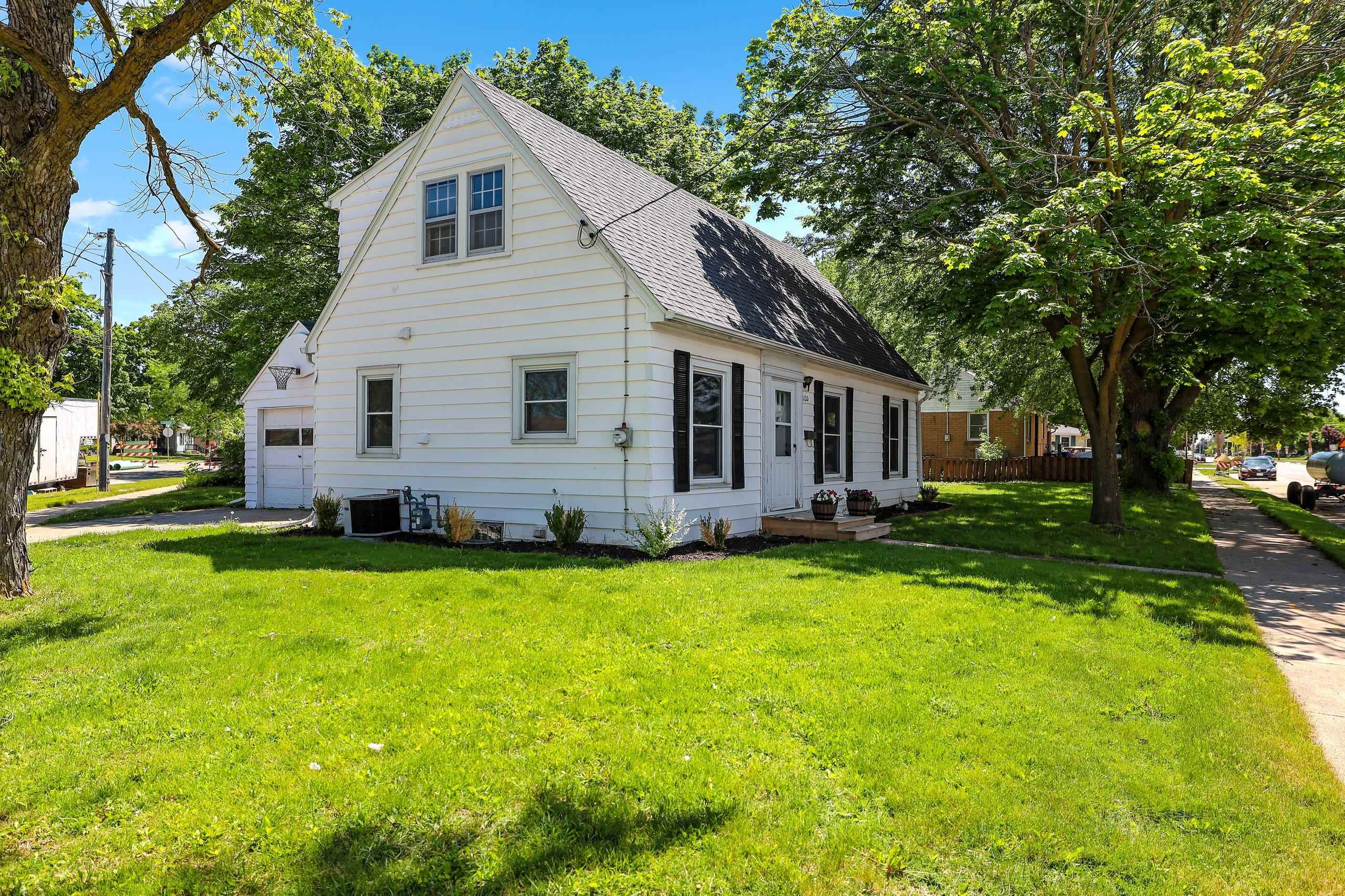 1120 North Badger Avenue Appleton, WI 54914 - Photo 4 of 51