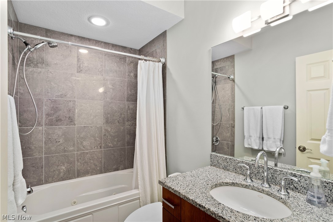 12480 Cedar Road, Unit 14 Cleveland, OH 44106 - Photo 23 of 35 2nd full bath w/jetted tub