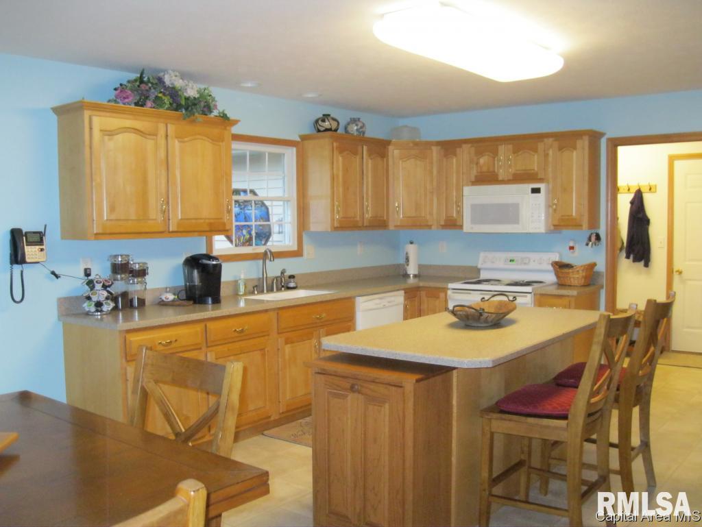 5012 Manhattan Drive Springfield, IL 62711 - Photo 4 of 30 Gallery Image 4