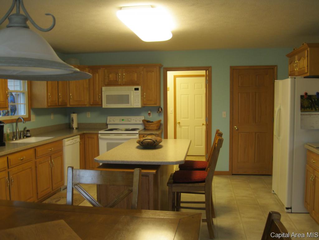 5012 Manhattan Drive Springfield, IL 62711 - Photo 7 of 30 Gallery Image 7