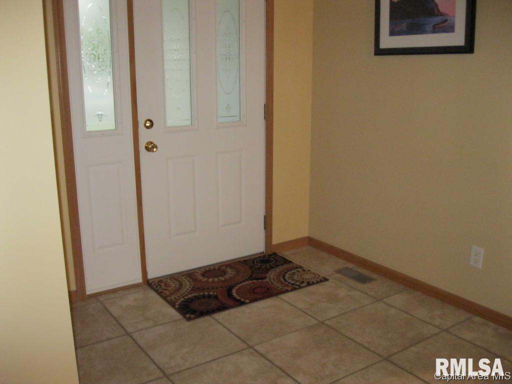 5012 Manhattan Drive Springfield, IL 62711 - Photo 9 of 30 Gallery Image 9