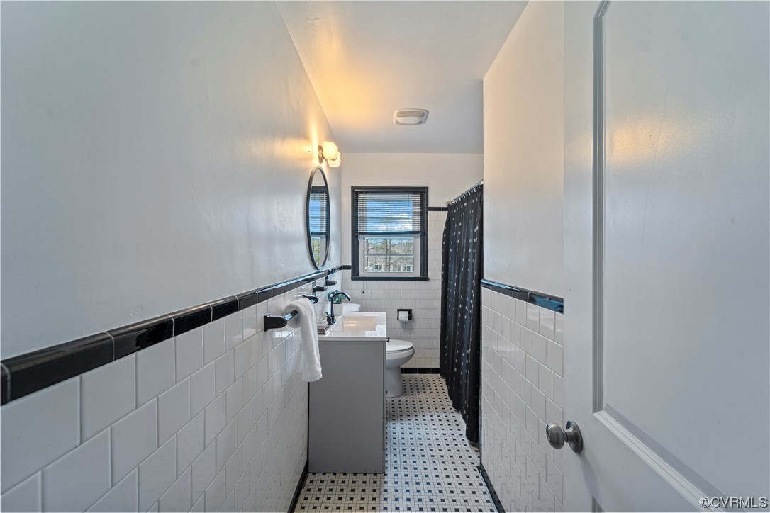 3600 Gregory Pond Road Chesterfield, VA 23236 - Photo 13 of 36 a bathroom with a sink and mirror