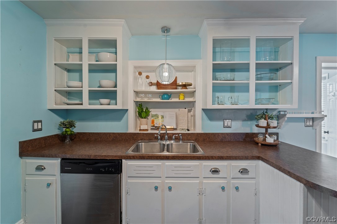 3600 Gregory Pond Road Chesterfield, VA 23236 - Photo 6 of 36 a kitchen with stainless steel appliances granite countertop a sink and a cabinets