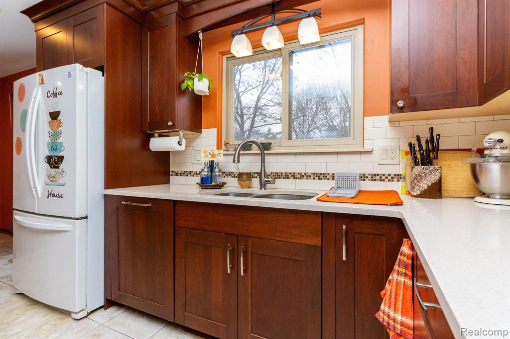 573 Lockmoore Court Rochester Hills, MI 48307 - Photo 15 of 59