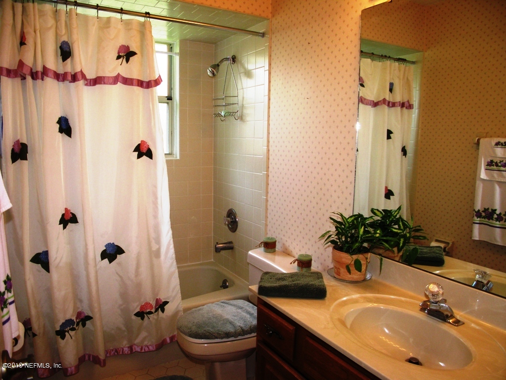 9140 Runnymeade Road Jacksonville, FL 32257 - Photo 21 of 25 Bathroom #2