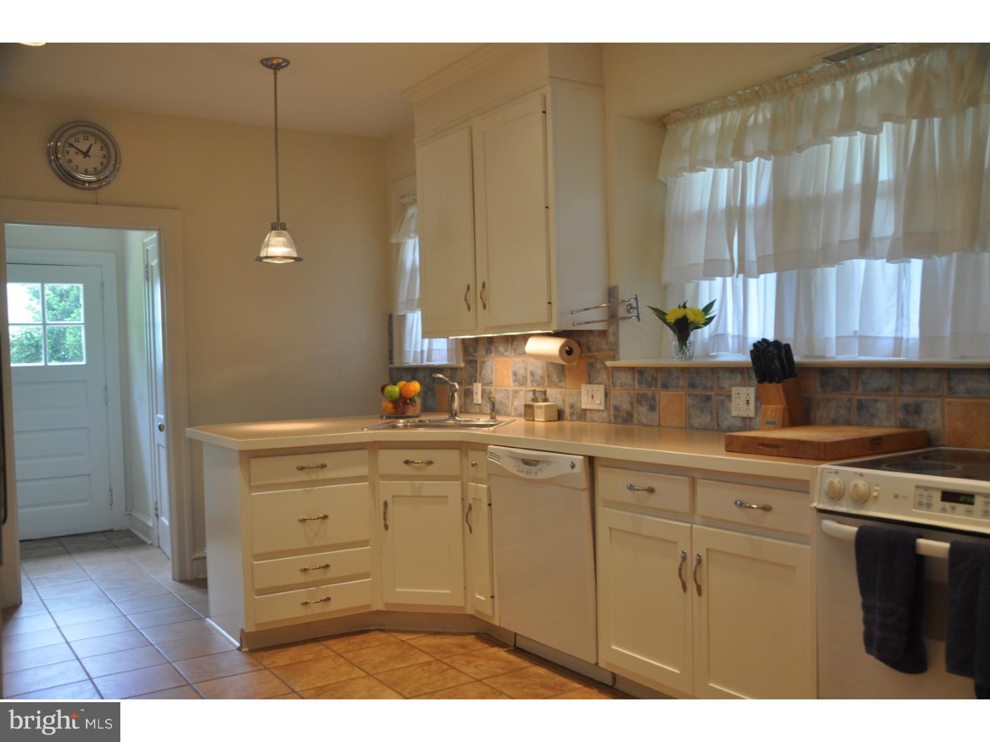 19 Llandaff Road Havertown, PA 19083 - Photo 12 of 24