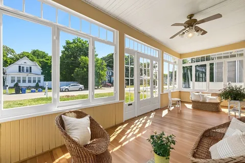 $689,900 | 17 Munroe Street, Lynnfield, MA 01940