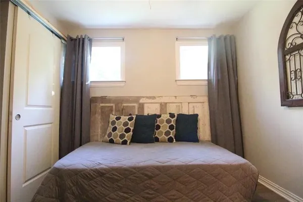 $3,250 | 4000 Winfield Avenue, Fort Worth, TX 76109