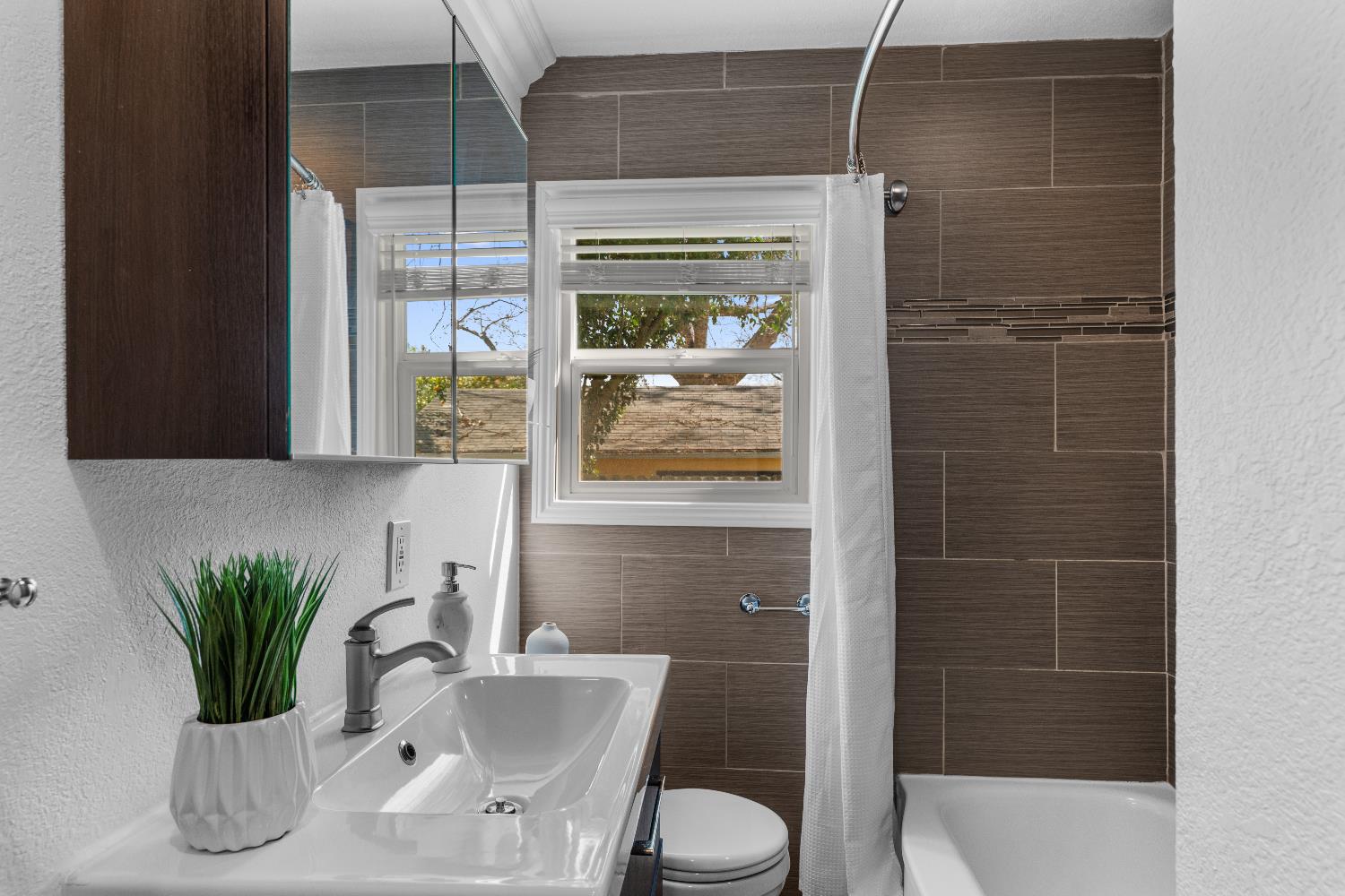 4201 56th Street Sacramento, CA 95820 - Photo 12 of 32