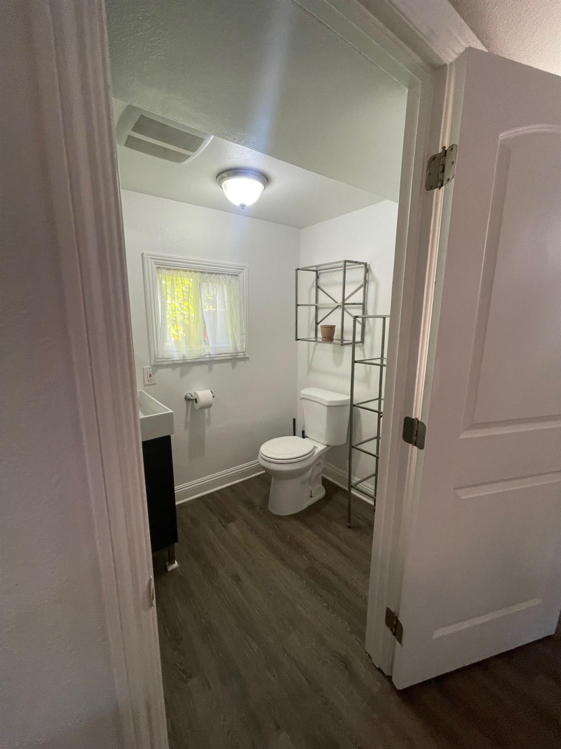4201 56th Street Sacramento, CA 95820 - Photo 25 of 32 Studio Unit Bathroom