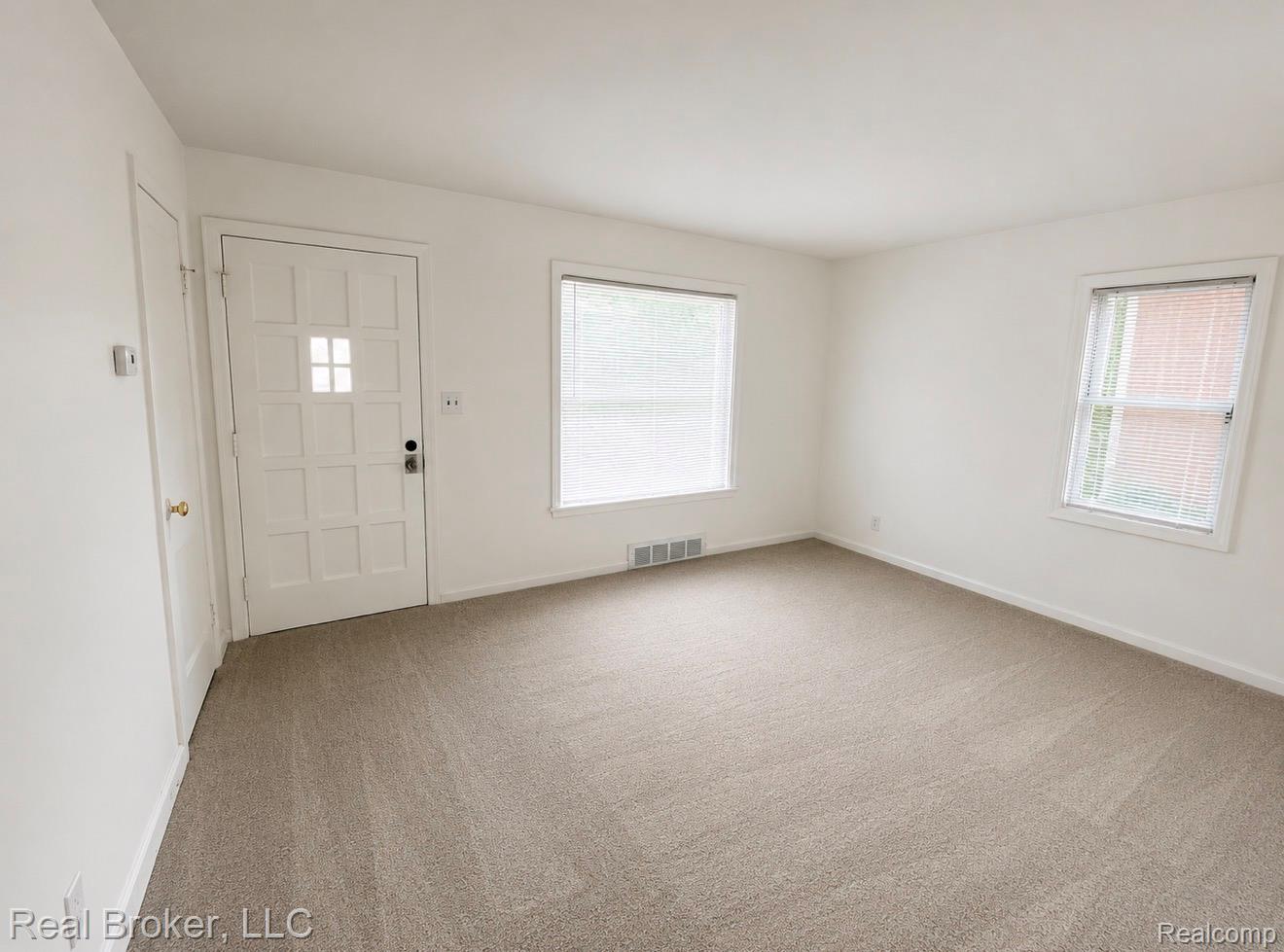 603 Vernier Road Grosse Pointe, MI 48236 - Photo 6 of 33 IMG_1515.jpeg