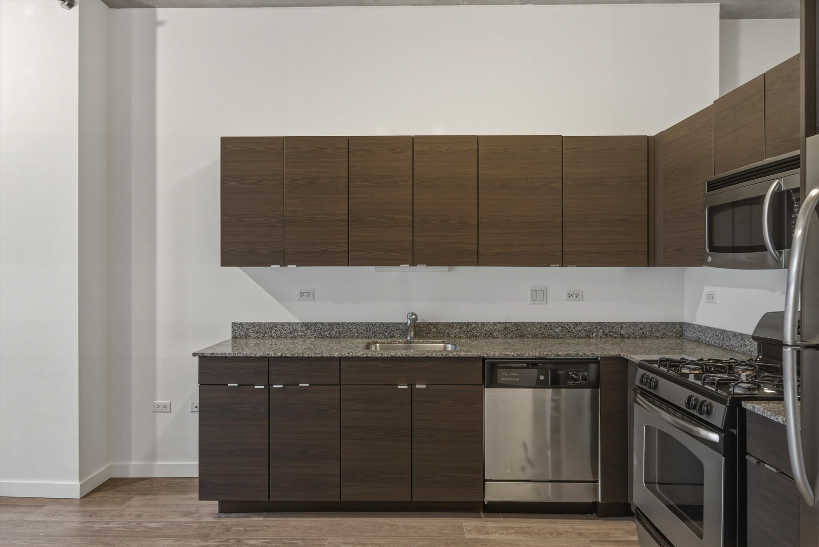 235 West Van Buren Street, Unit 3021 Chicago, IL 60607 - Photo 4 of 17