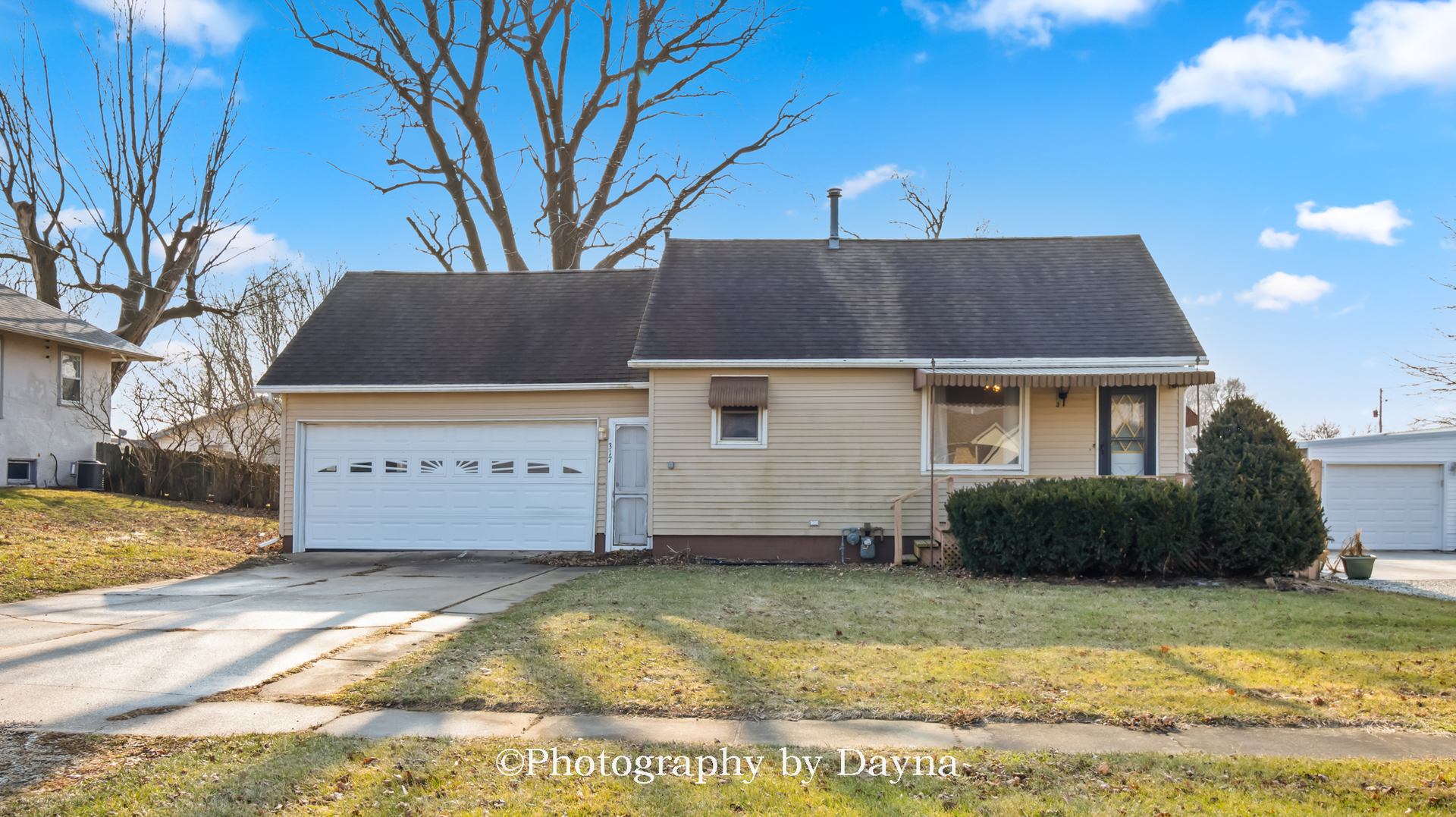 317 Thomas Street Martinton, IL 60951 - Photo 21 of 22 a front view of a house with a yard