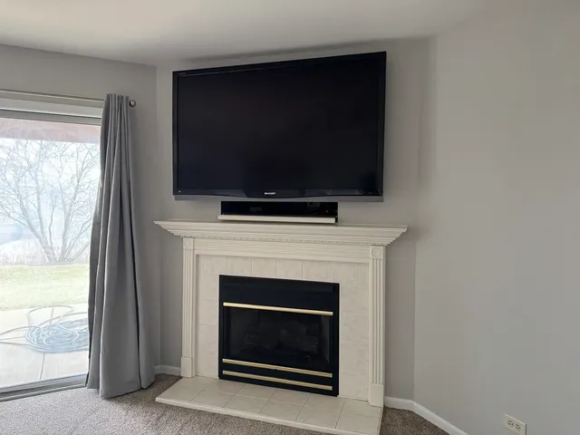 $2,500 | 924 Windstone Court, Unit 924, Lake In The Hills, IL 60156