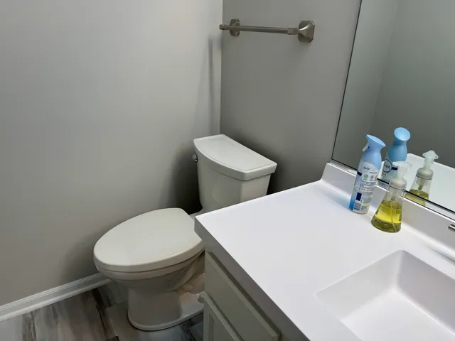 $2,500 | 924 Windstone Court, Unit 924, Lake In The Hills, IL 60156