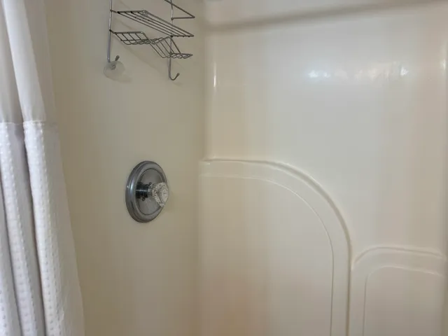 $2,500 | 924 Windstone Court, Unit 924, Lake In The Hills, IL 60156