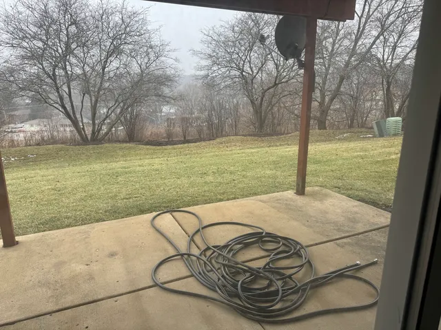 $2,500 | 924 Windstone Court, Unit 924, Lake In The Hills, IL 60156