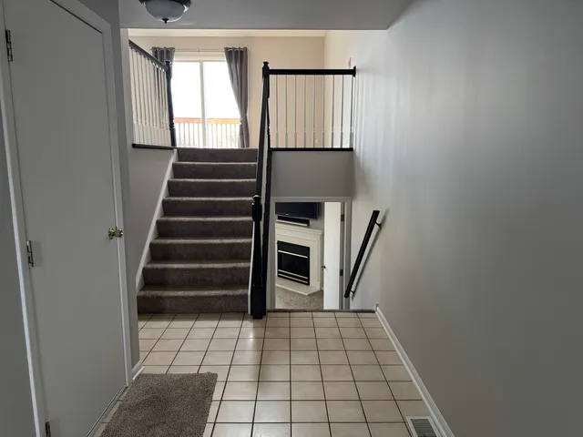 $2,500 | 924 Windstone Court, Unit 924, Lake In The Hills, IL 60156