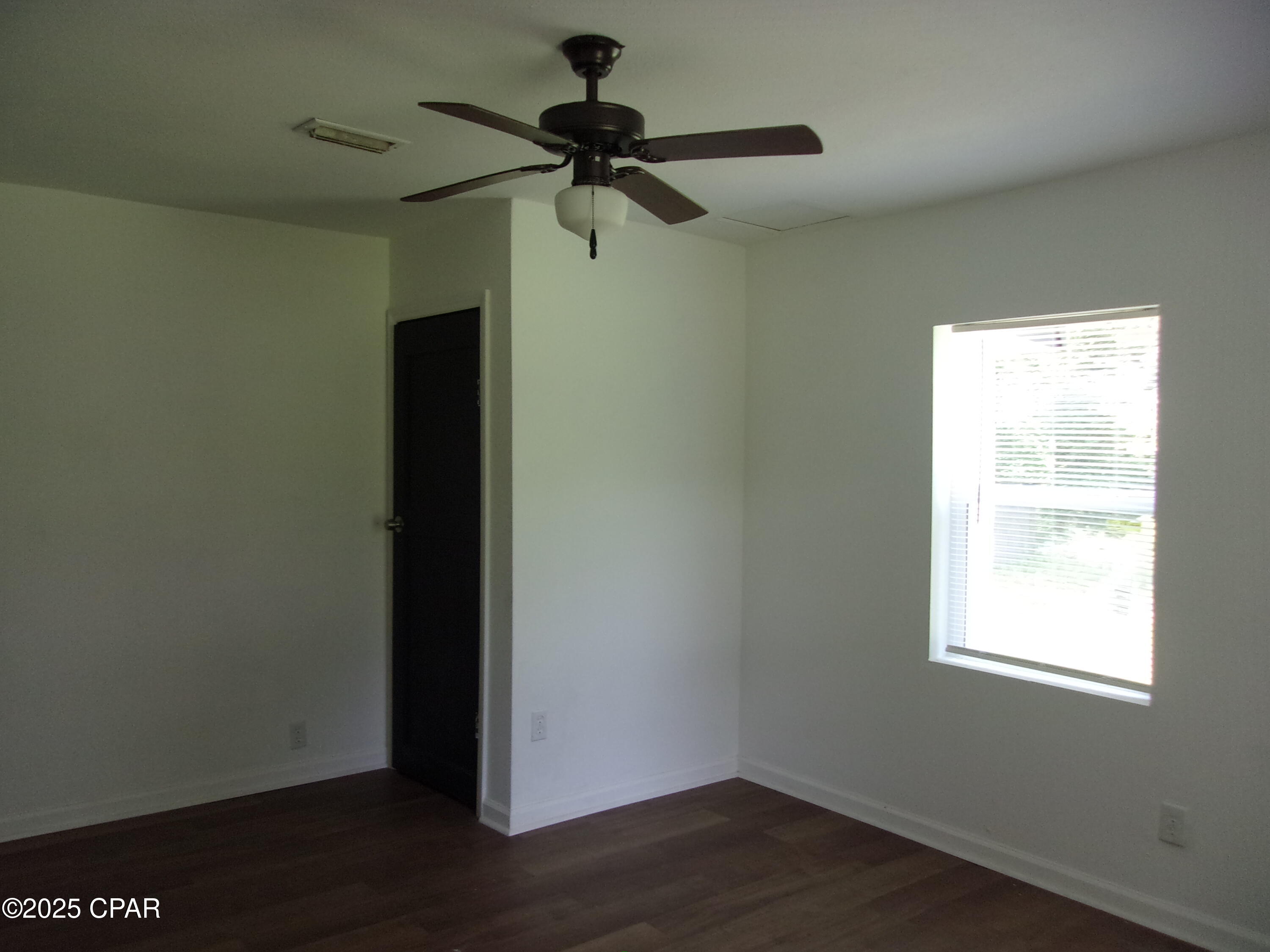 668 Wrights Creek Road Caryville, FL 32427 - Photo 10 of 33