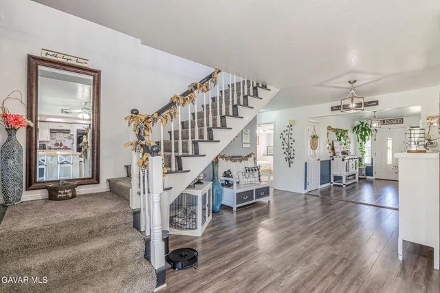 a view of houses with yard and bench