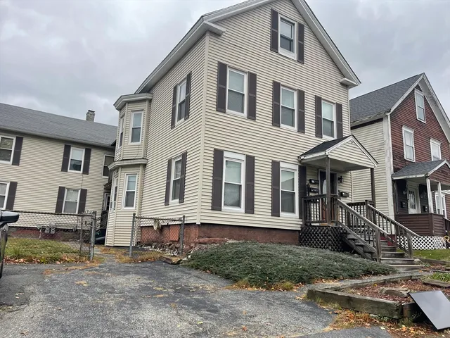 $2,300 | 7 Buffum Street, Unit 2, Worcester, MA 01603