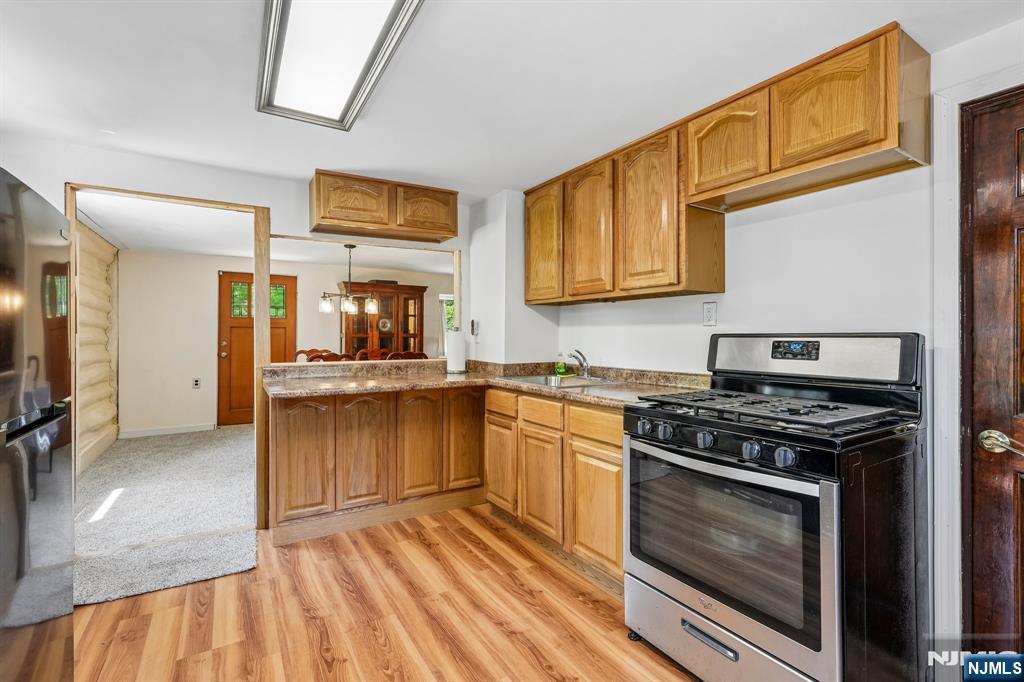 52 North Road Wayne, NJ 07470 - Photo 7 of 33