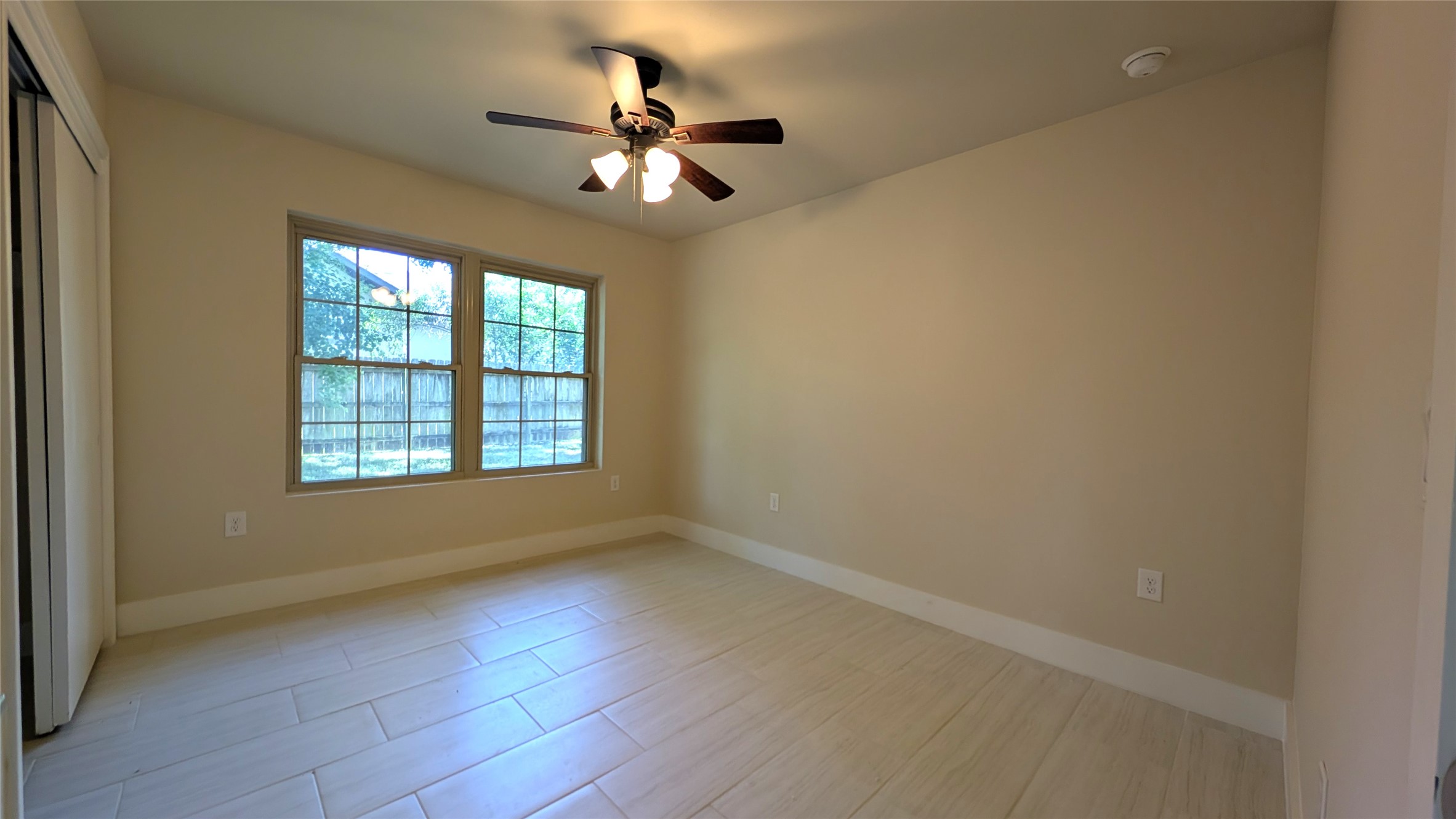 11811 Sleepy Hollow Road Manchaca, TX 78652 - Photo 21 of 31 en empty room with windows and chandelier fan