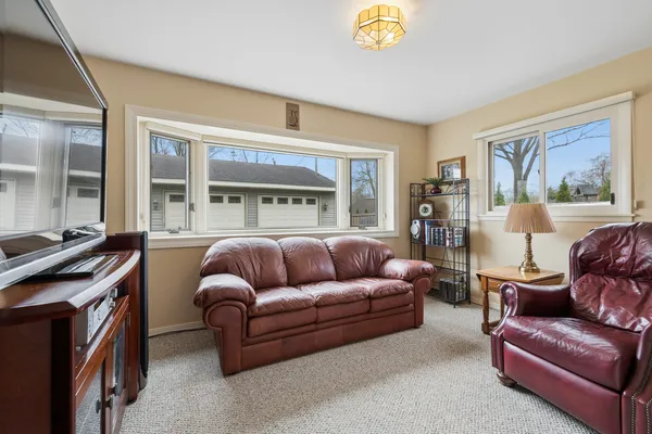 $524,900 | 1715 Verde Court, Mount Prospect, IL 60056