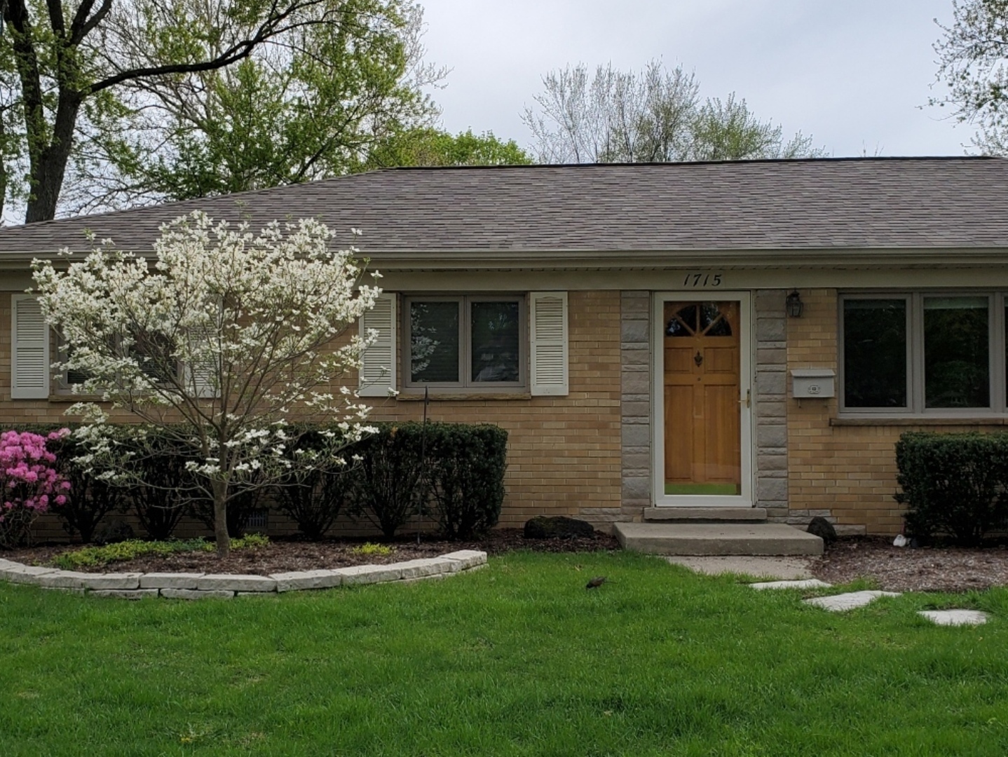 1715 Verde Court Mount Prospect, IL 60056 - Photo 3 of 30 a view of a house with a garden