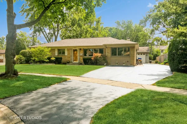 $524,900 | 1715 Verde Court, Mount Prospect, IL 60056