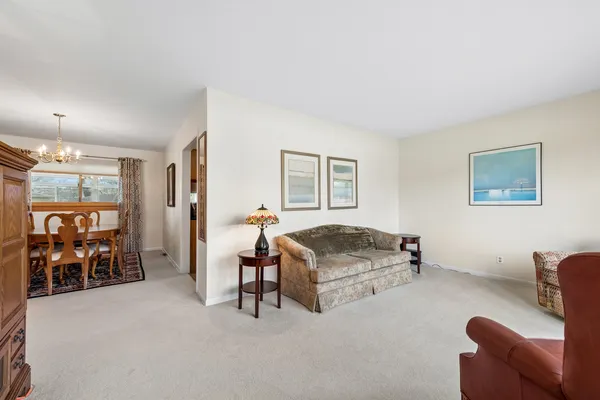 $524,900 | 1715 Verde Court, Mount Prospect, IL 60056