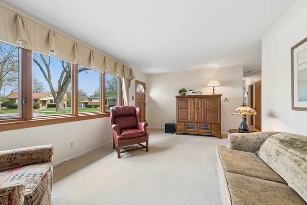 $524,900 | 1715 Verde Court, Mount Prospect, IL 60056