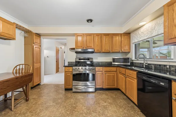 $524,900 | 1715 Verde Court, Mount Prospect, IL 60056