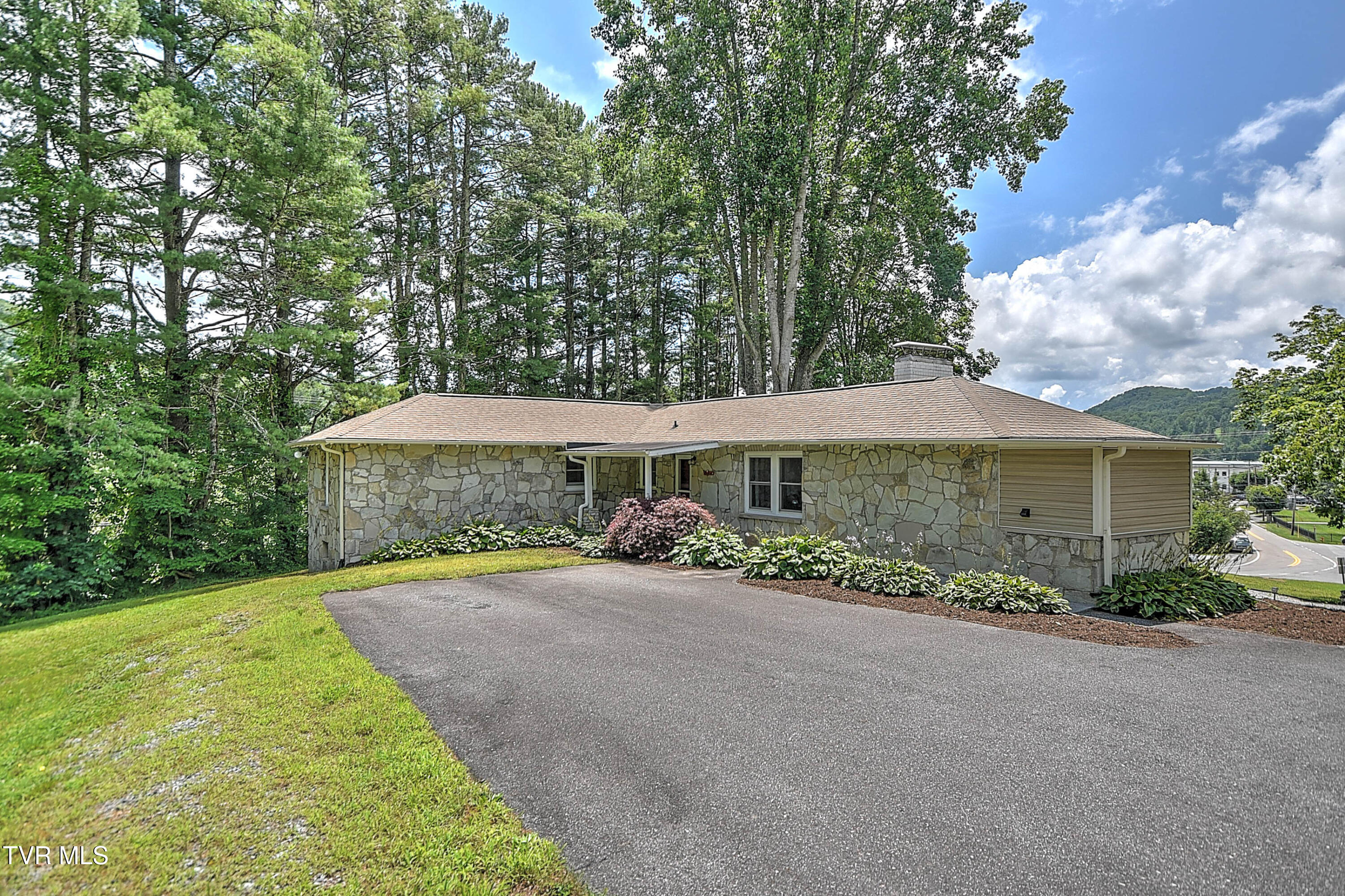 390 Sokassa Road Newland, NC 28657 - Photo 33 of 76 390 Sokassa #1 TN-45