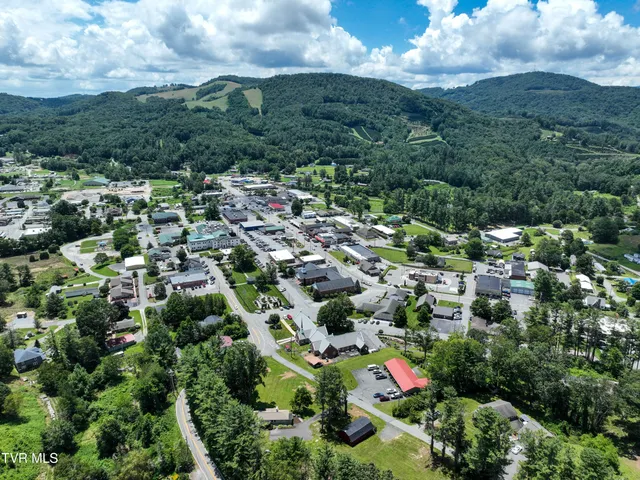 $498,000 | 390 Sokassa Road, Newland, NC 28657