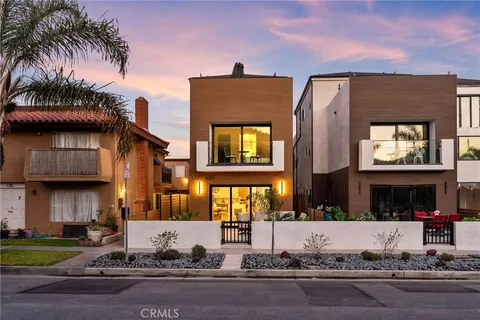 $3,299,000 | 424 20th Huntington Beach, Huntington Beach, CA 92648