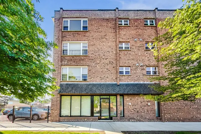 $230,000 | 6333 North Milwaukee Avenue, Unit 1G, Chicago, IL 60646