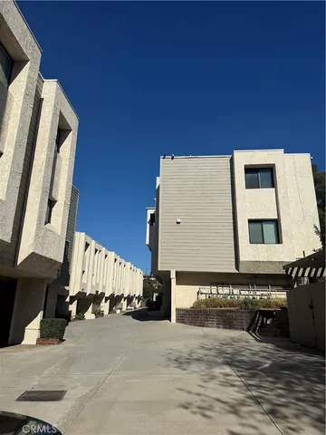 $650,000 | 2621 East 20th Street, Unit 15, Signal Hill, CA 90755