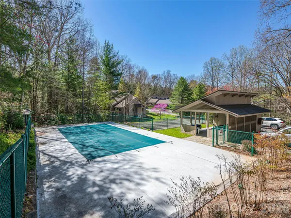 a view of a house with basketball court